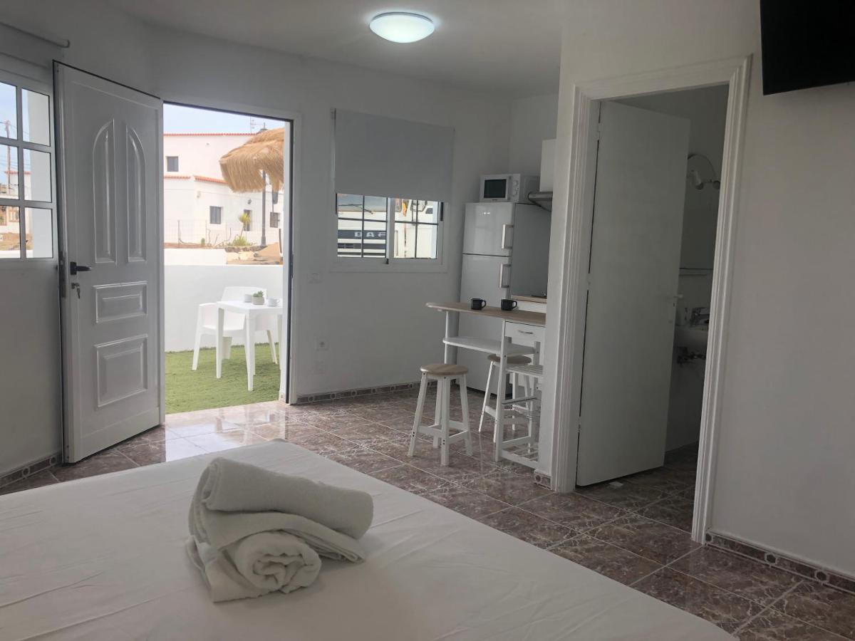 Apartamentos Elena ลาคาเรส ภายนอก รูปภาพ