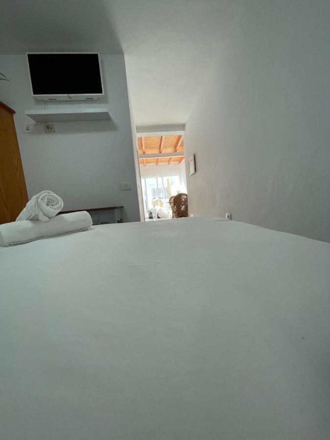 Apartamentos Elena ลาคาเรส ภายนอก รูปภาพ