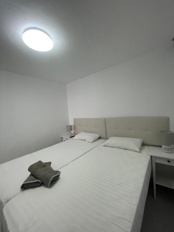 Apartamentos Elena ลาคาเรส ภายนอก รูปภาพ