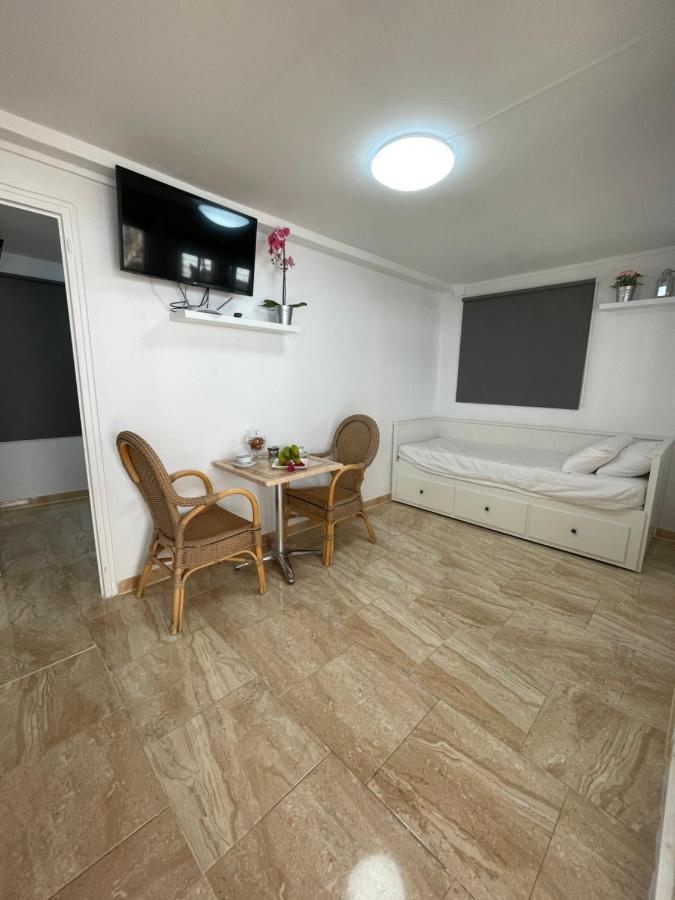 Apartamentos Elena ลาคาเรส ภายนอก รูปภาพ
